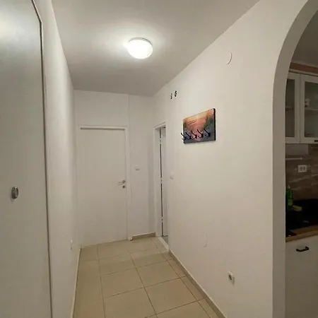 Апартаменти With Parking Space - 24898 *